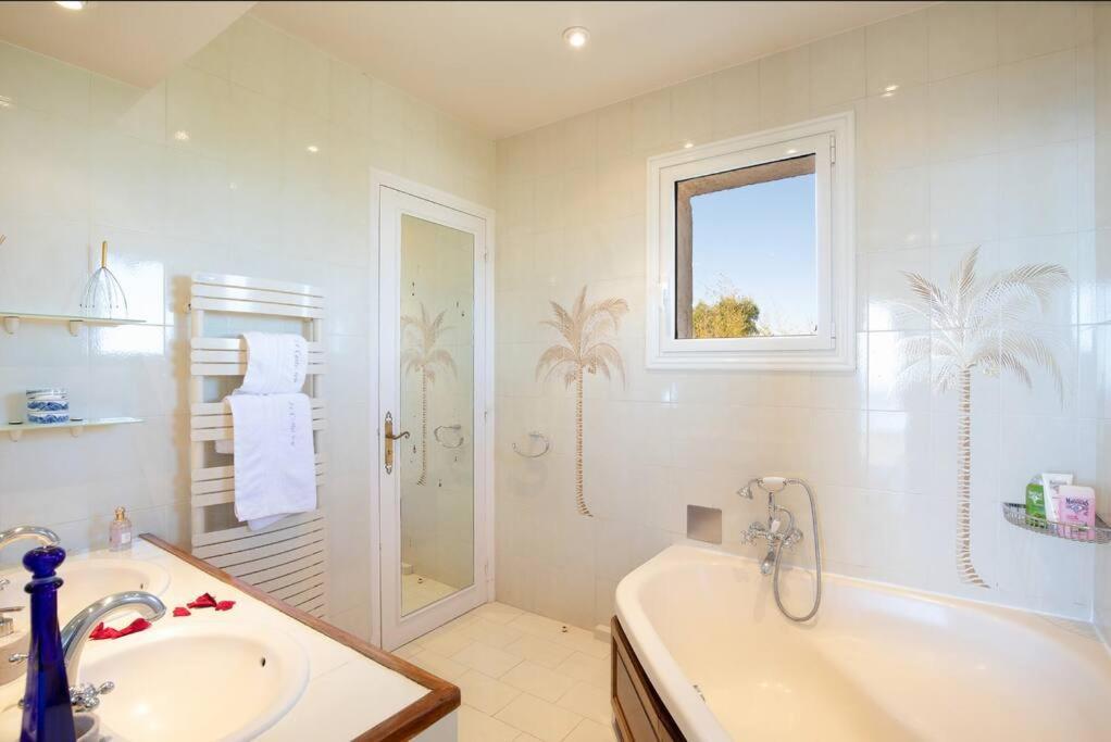 Le Castel Rose Super Cannes, Face Aux Iles De Lerins Vallauris Exterior photo